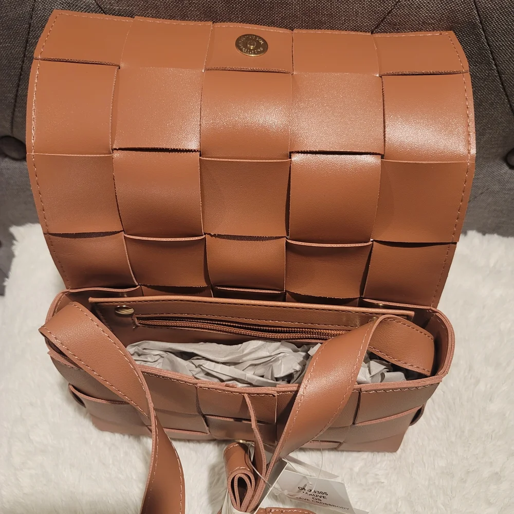 Elegant Woven Crossbody Bag, Mauve - Picture 3 of 4